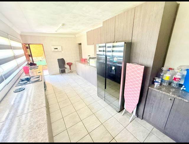 3 BEDROOM HOUSE FOR SALE IN VANDERBIJLPARK CE 2